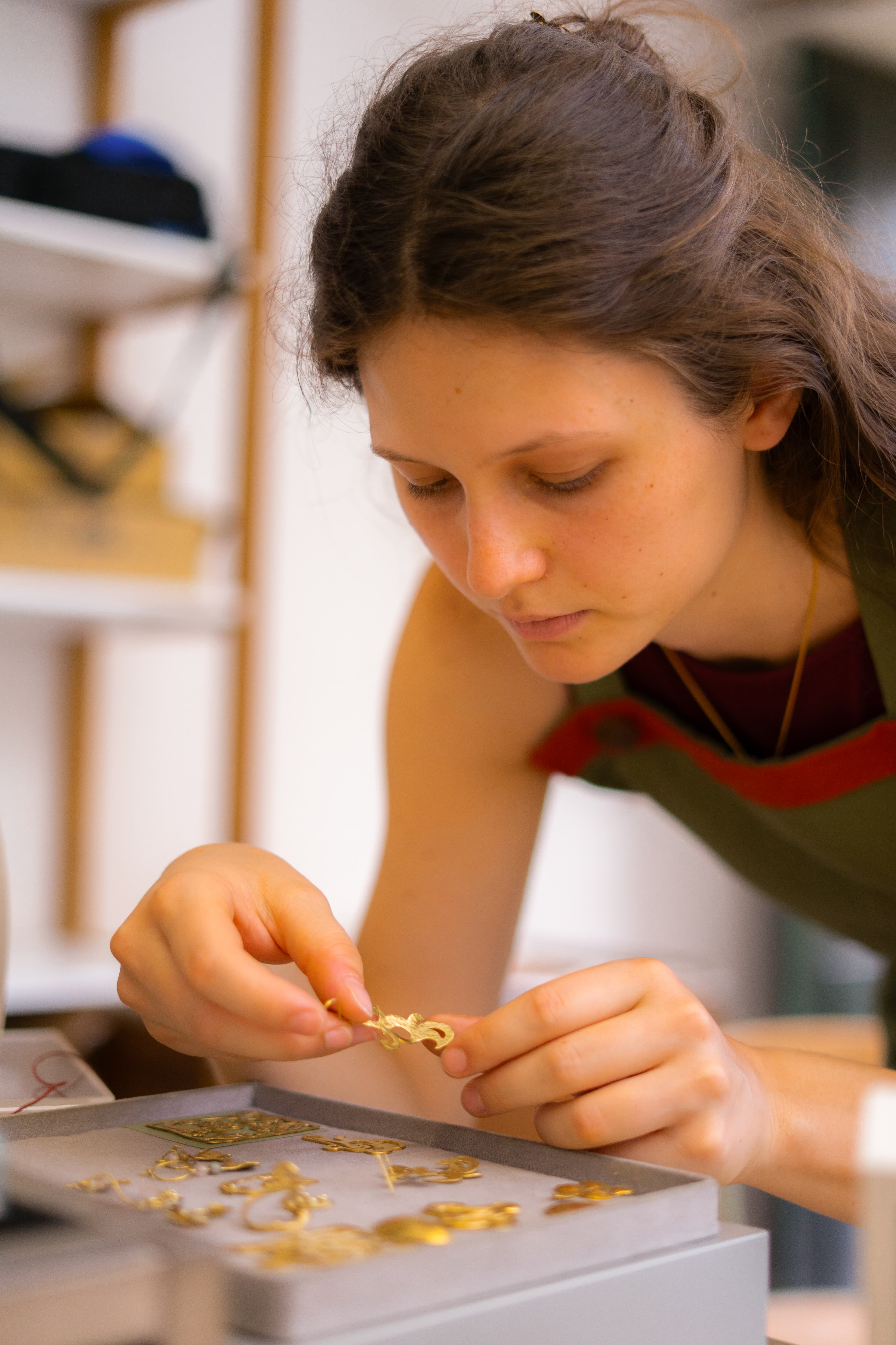 Margot au travail dans l'atelier